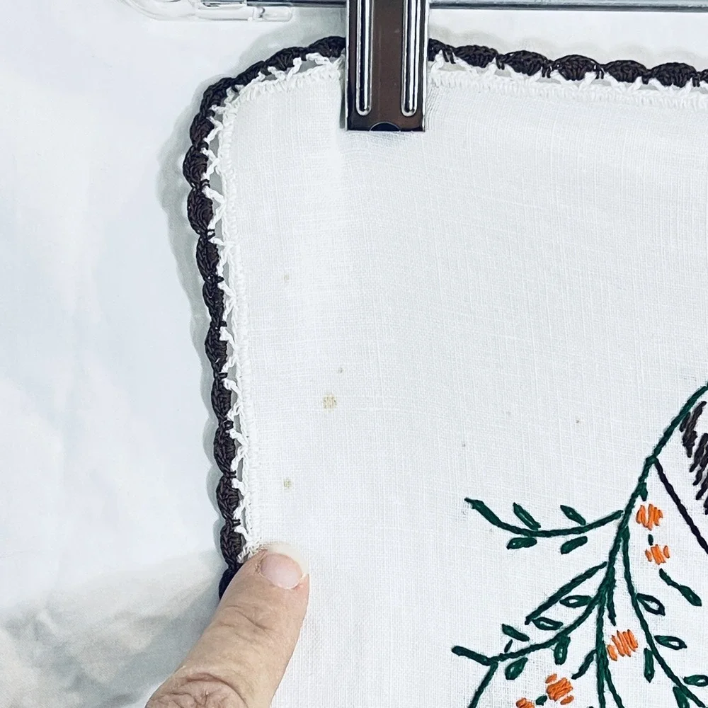 Embroidered Deer Floral Linen Table Runner Crochet Edge Country White Decor READ